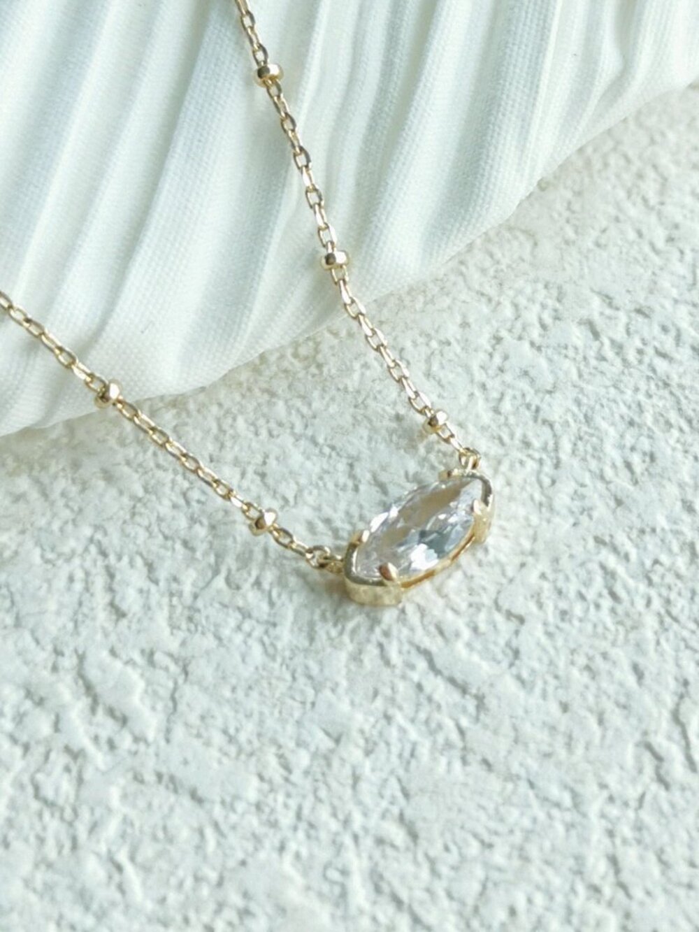 NEW Kendra Scott Genevieve Satellite Short Necklace Gold White Crystal - Picture 2 of 4